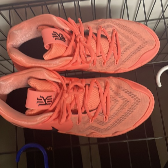Atomic Pink Kyrie 4 - Picture 2 of 2